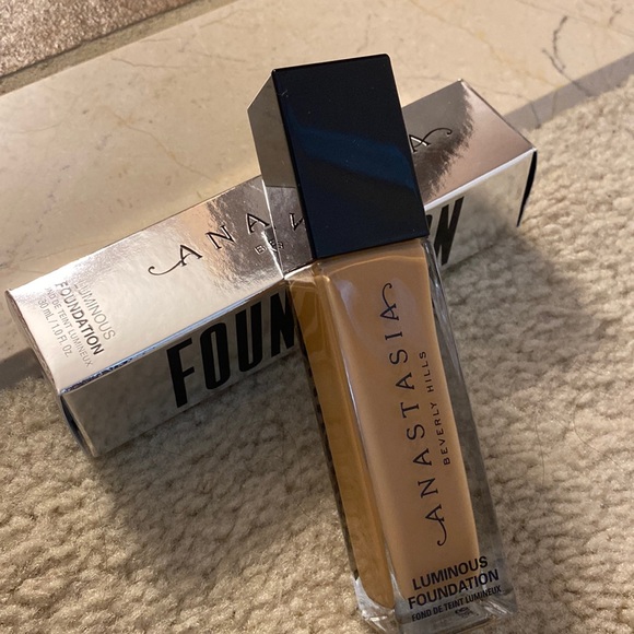 Anastasia Beverly Hills Luminous Foundation in 370W - Picture 1 of 5